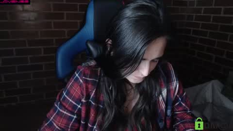 Snapshot of princesa_leia_zathur chatting on 06/19/26, 01:32 Leia online show from 06/19/26, 01:32