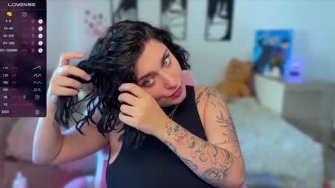 Lina online show from 01/28/25, 11:49