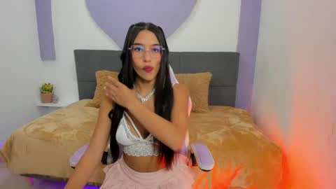 Mia online show from 04/16/26, 03:07