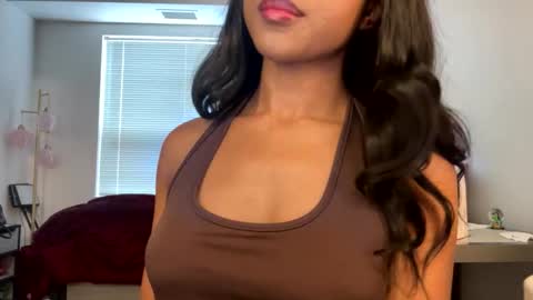 Snapshot of princessaleah chatting on 11/12/25, 05:24 Princess Aleah online show from 11/12/25, 05:24