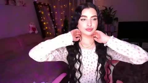 princessamira1 online show from 12/16/25, 04:56