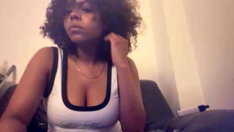 Snapshot of princessbellawellababy chatting on 05/19/26, 10:32 princessbellawellababy online show from 05/19/26, 10:32