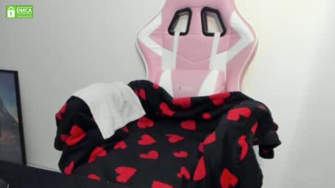 Snapshot of princesse_katey chatting on 02/06/25, 04:47 miss me check out my YT online show from 02/06/25, 04:47