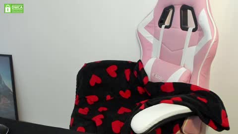 Snapshot of princesse_katey chatting on 02/07/25, 08:33 miss me check out my YT online show from 02/07/25, 08:33