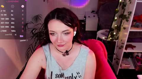 Snapshot of princessfoxyx chatting on 02/14/25, 06:40 Princess Foxy online show from 02/14/25, 06:40