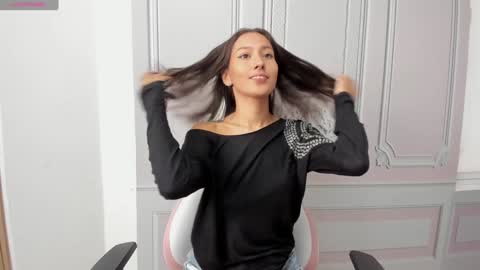 Snapshot of princesslittle_4u chatting on 12/28/24, 03:26 online show from 12/28/24, 03:26