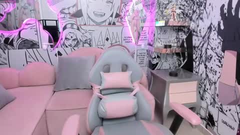 Snapshot of princesslittle_4u chatting on 02/14/25, 10:28 online show from 02/14/25, 10:28