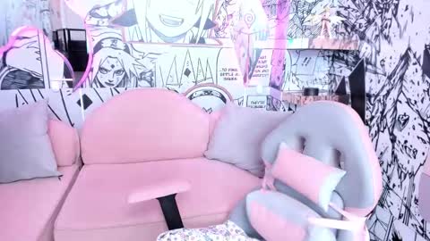 Snapshot of princesslittle_4u chatting on 02/14/25, 04:31 online show from 02/14/25, 04:31