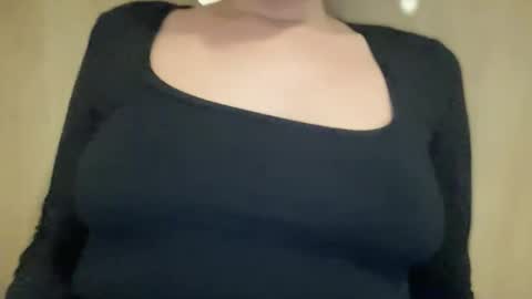 Snapshot of princesss99495055 chatting on 09/27/25, 07:08 PureLust Couple online show from 09/27/25, 07:08