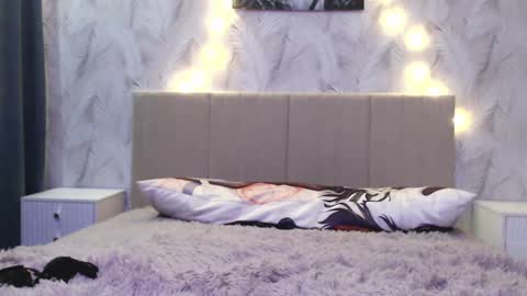 Snapshot of princessshy___ chatting on 12/19/24, 06:34 18 y.o online show from 12/19/24, 06:34