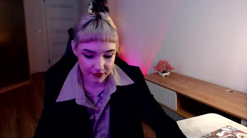 Snapshot of princessshy___ chatting on 02/13/25, 12:54 18 y.o online show from 02/13/25, 12:54