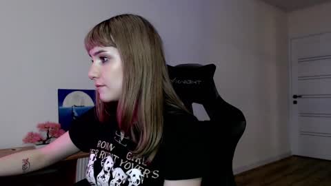 Snapshot of princessshy___ chatting on 03/12/25, 03:07 18 y.o online show from 03/12/25, 03:07