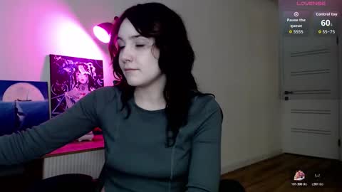 Snapshot of princessshy___ chatting on 11/18/25, 02:32 18 y.o online show from 11/18/25, 02:32