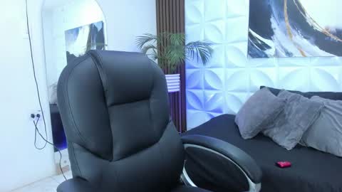 Priscila  online show from 10/22/25, 08:30