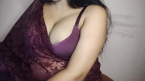 priyu_ online show from 11/17/25, 09:26