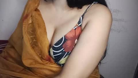 priyu_ online show from 11/17/25, 10:04