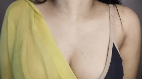 priyu_ online show from 12/04/25, 04:27