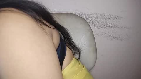 priyu_ online show from 12/18/25, 03:12