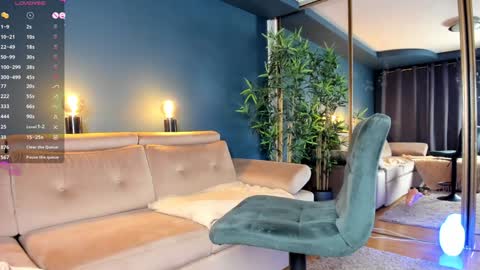 Snapshot of project_raven chatting on 01/25/25, 08:42 Raven but you can call me sweetie or honey too online show from 01/25/25, 08:42