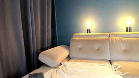 Snapshot of project_raven chatting on 09/12/25, 06:30 Raven but you can call me sweetie or honey too online show from 09/12/25, 06:30