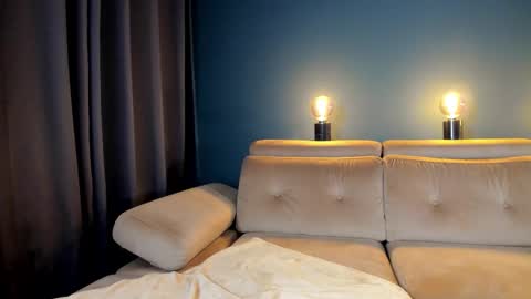 Snapshot of project_raven chatting on 10/10/25, 05:56 Raven but you can call me sweetie or honey too online show from 10/10/25, 05:56