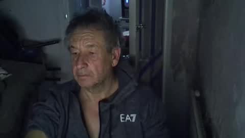 Snapshot of projectorepson chatting on 12/19/25, 05:20 projectorepson online show from 12/19/25, 05:20