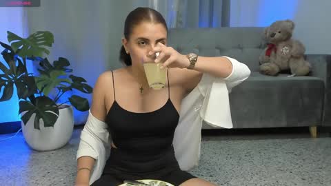    INDEPENDENT MODEL online show from 12/10/24, 03:52