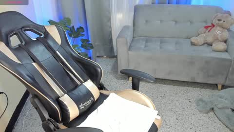    INDEPENDENT MODEL online show from 12/25/24, 12:05