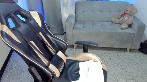    INDEPENDENT MODEL online show from 12/27/24, 07:29