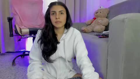    INDEPENDENT MODEL online show from 05/09/26, 06:46