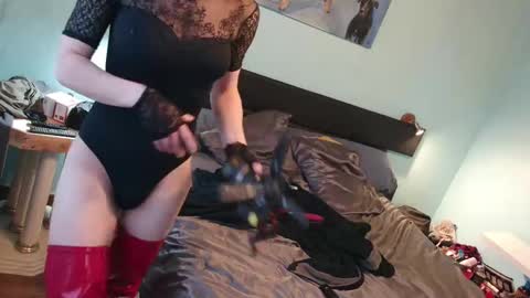 prxscillia_tx online show from 02/16/26, 04:14