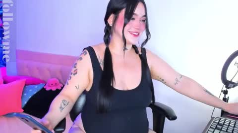 Snapshot of puca_and_garu chatting on 10/23/25, 04:01 puca_and_garu online show from 10/23/25, 04:01