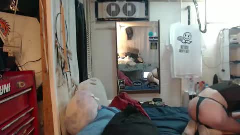 Snapshot of puff0169 chatting on 03/31/26, 02:02 puff0169 online show from 03/31/26, 02:02