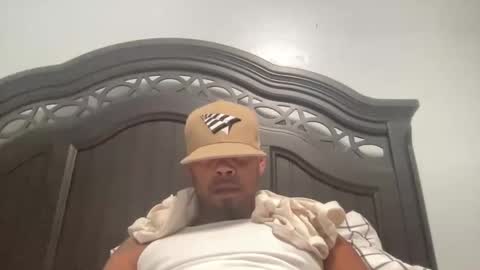 Snapshot of puffindro chatting on 10/27/25, 06:56 PuffinDro online show from 10/27/25, 06:56