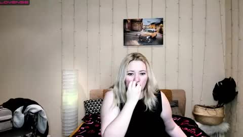 Snapshot of puffybun chatting on 03/03/25, 12:04 puffybun online show from 03/03/25, 12:04