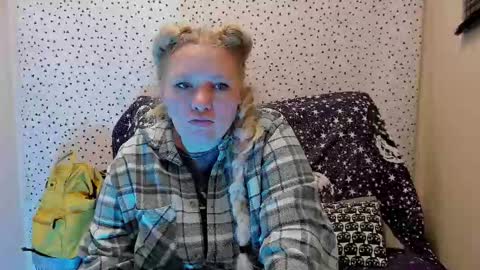 Snapshot of puffybun chatting on 02/22/26, 09:13 puffybun online show from 02/22/26, 09:13