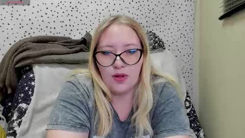 Snapshot of puffybun chatting on 03/01/26, 08:55 puffybun online show from 03/01/26, 08:55