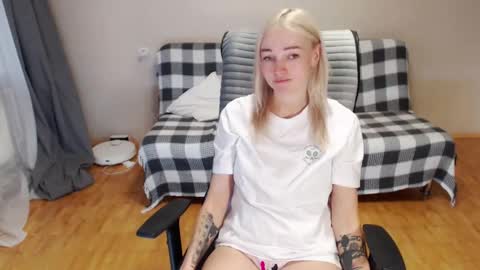 Polly online show from 02/19/26, 04:08