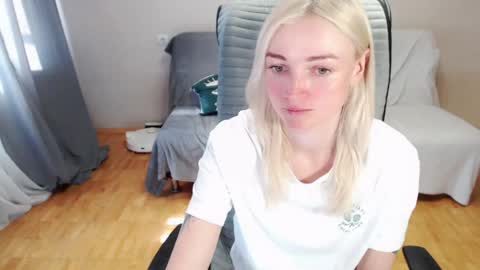 Polly online show from 04/08/26, 06:24