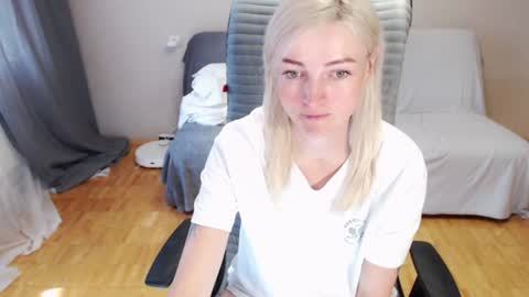 Polly online show from 06/22/26, 05:37