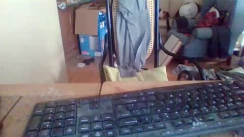 Snapshot of pup_y chatting on 10/18/25, 02:40 pup_y online show from 10/18/25, 02:40