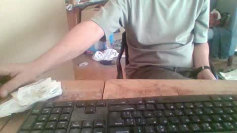 Snapshot of pup_y chatting on 10/25/25, 08:33 pup_y online show from 10/25/25, 08:33