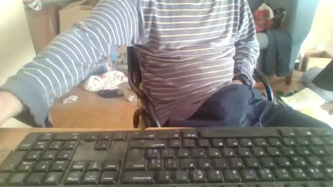 Snapshot of pup_y chatting on 10/27/25, 09:46 pup_y online show from 10/27/25, 09:46