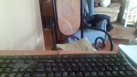 Snapshot of pup_y chatting on 11/18/25, 04:00 pup_y online show from 11/18/25, 04:00