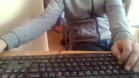 Snapshot of pup_y chatting on 11/20/25, 03:34 pup_y online show from 11/20/25, 03:34