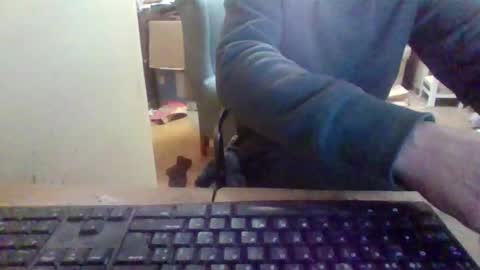 Snapshot of pup_y chatting on 11/27/25, 06:32 pup_y online show from 11/27/25, 06:32