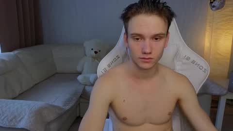 Snapshot of pupsenish chatting on 09/13/25, 04:56 Jesse online show from 09/13/25, 04:56