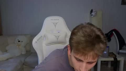 Snapshot of pupsenish chatting on 09/15/25, 04:01 Jesse online show from 09/15/25, 04:01