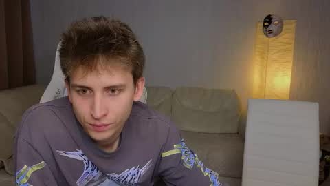 Snapshot of pupsenish chatting on 09/17/25, 04:14 Jesse online show from 09/17/25, 04:14