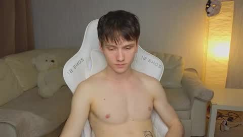 Snapshot of pupsenish chatting on 10/17/25, 03:58 Jesse online show from 10/17/25, 03:58